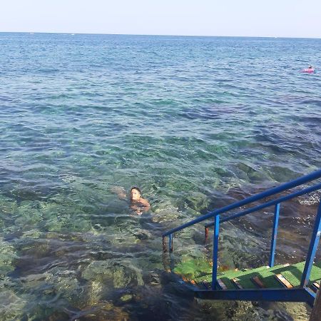 אצ'י קסטלו B&B Sea Terrace מראה חיצוני תמונה