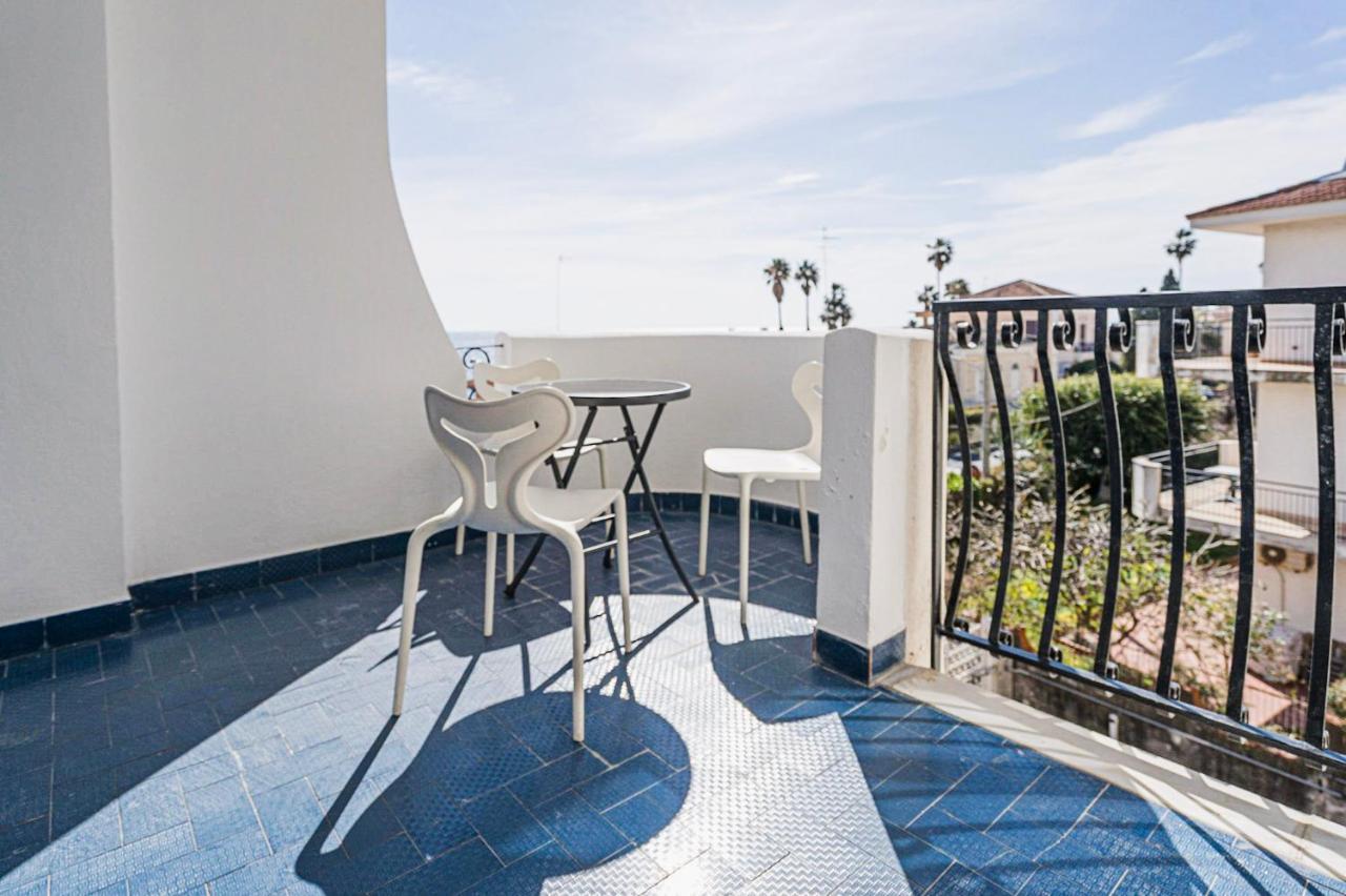 אצ'י קסטלו B&B Sea Terrace מראה חיצוני תמונה