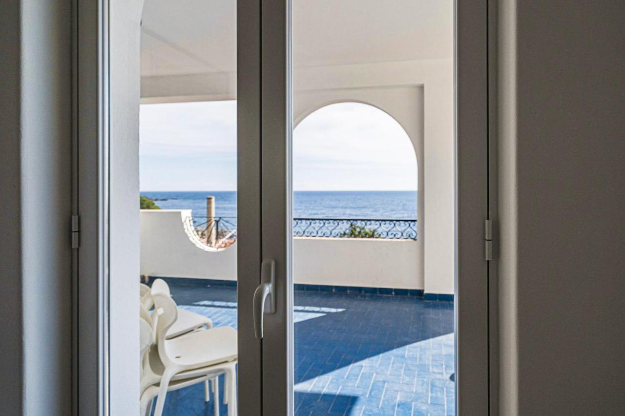 אצ'י קסטלו B&B Sea Terrace מראה חיצוני תמונה