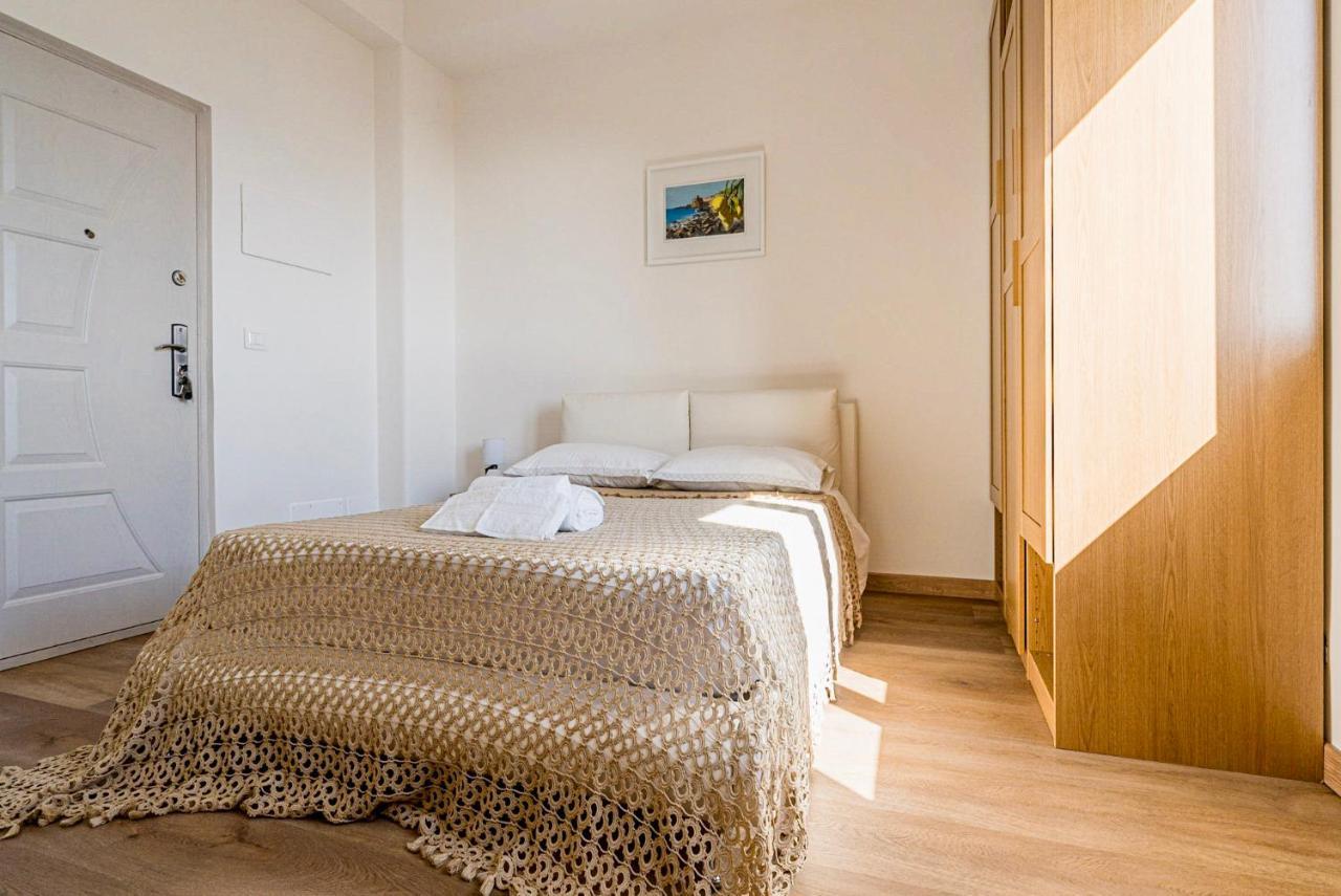 אצ'י קסטלו B&B Sea Terrace מראה חיצוני תמונה