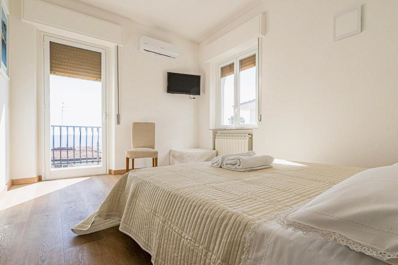 אצ'י קסטלו B&B Sea Terrace מראה חיצוני תמונה