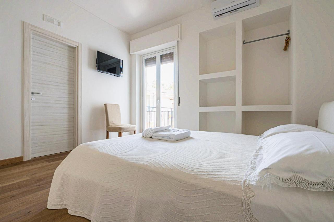 אצ'י קסטלו B&B Sea Terrace מראה חיצוני תמונה