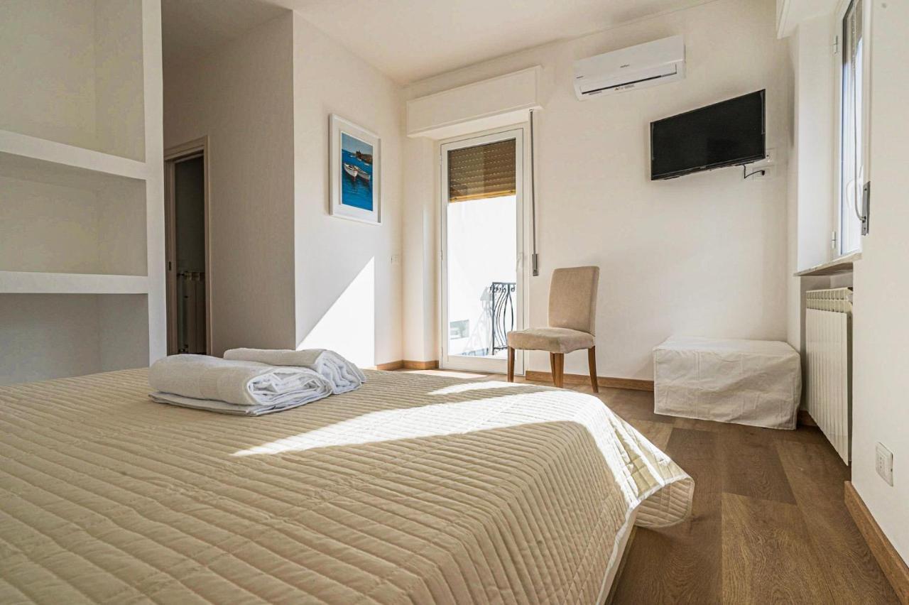 אצ'י קסטלו B&B Sea Terrace מראה חיצוני תמונה