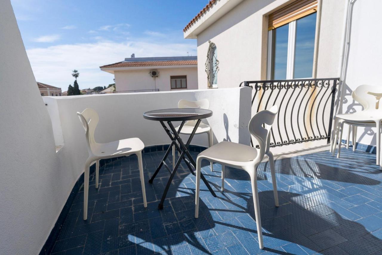 אצ'י קסטלו B&B Sea Terrace מראה חיצוני תמונה